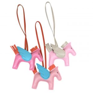 Charm Pegaso Rosa Beige